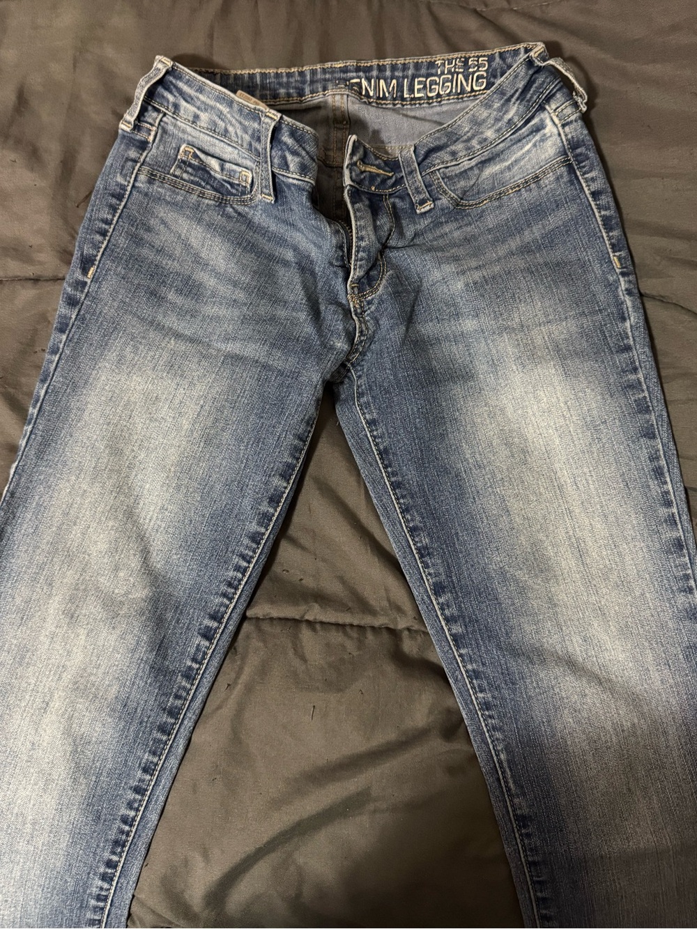 Bullhead Distressed Blue Jeans legging style fit